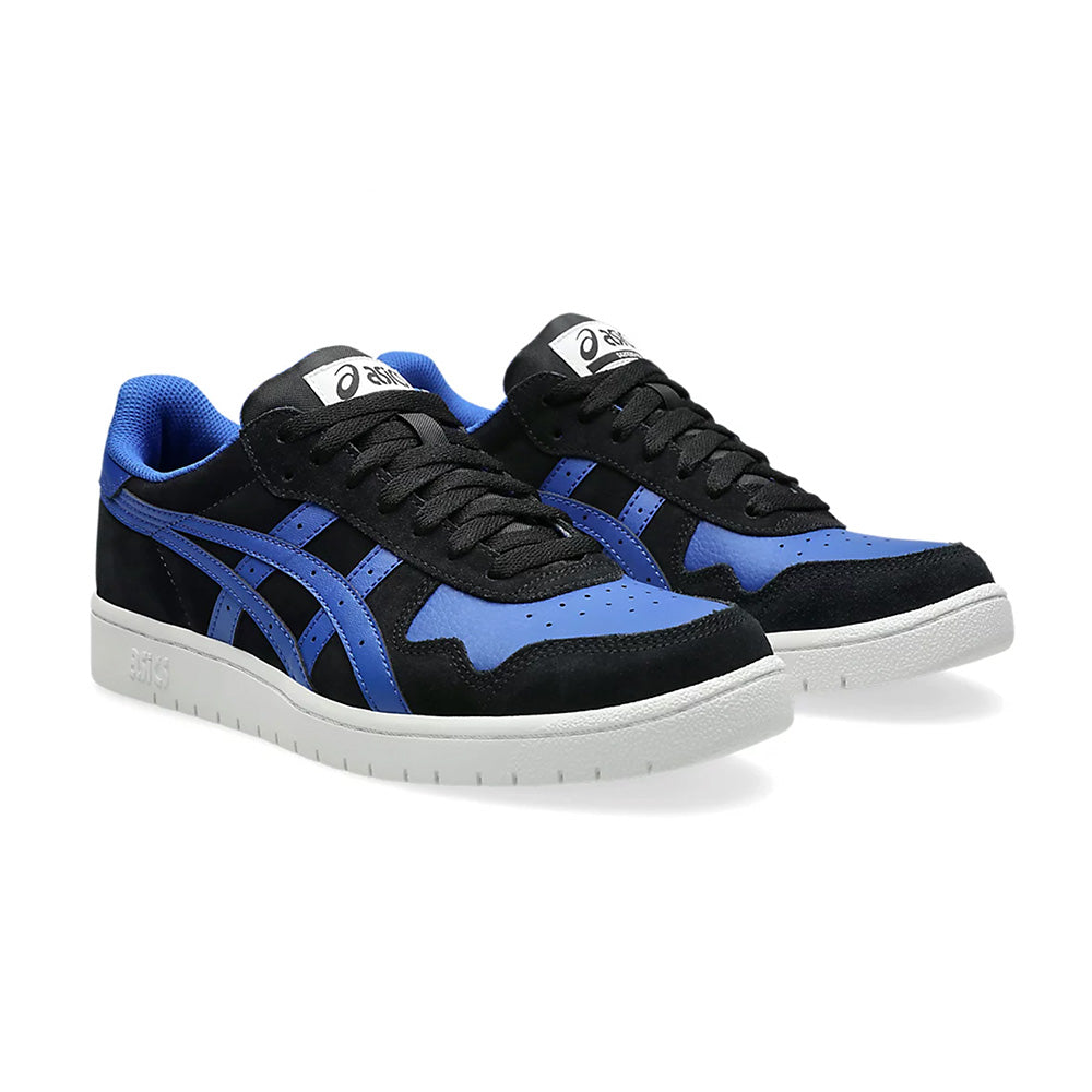 The ASICS JAPAN PRO BLACK / BLUE sneakers feature a lace-up design, black and blue colors, white soles, durable suede accents, and a logo on the tongue. Ideal for skateboarders looking for style and functionality.