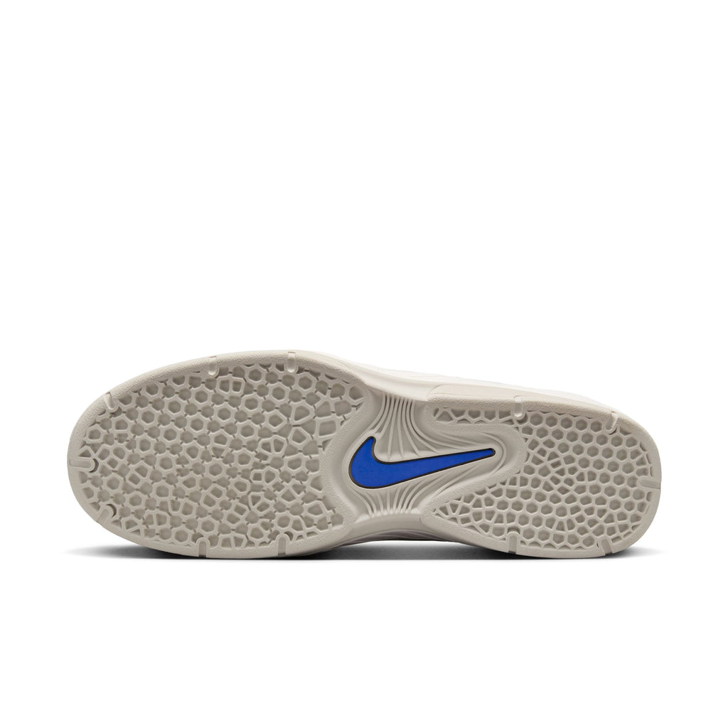 Sole of a sports shoe with a blue NIKE SB VERTEBRAE SUMMIT WHITE/COSMIC CLAY logo, designed for enhanced board feel and durability.