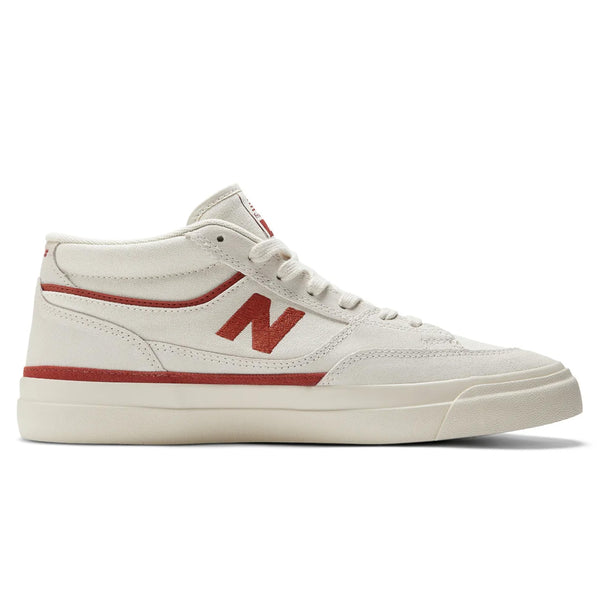A NB NUMERIC 417 VILLANI WHITE / RED sneaker with a secure fit.