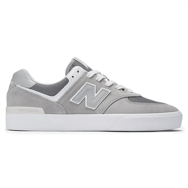 The NB NUMERIC 574 GREY / WHITE sneaker by NB NUMERIC combines a stylish gray suede and mesh upper with a vulcanized sole and features the iconic 'N' logo, ideal for skateboarding enthusiasts who value comfort and timeless design.