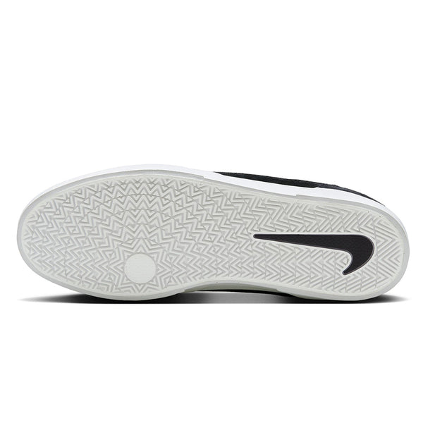 The image highlights the sole of the NIKE SB MALOR BLACK / WHITE sneaker by Nike, designed for skate shoes, featuring a herringbone tread pattern and a black logo on a white background.
