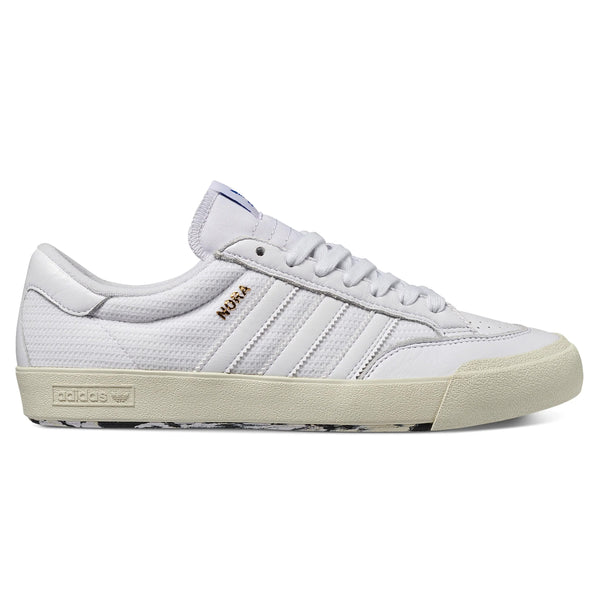 White adidas Nora sneaker with beige sole and blue accents, designed for skateboarding.