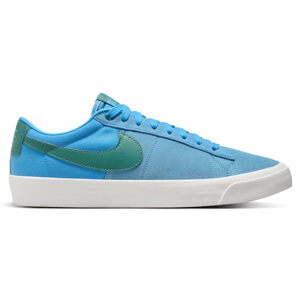 Blue NIKE SB BLAZER LOW PRO UNIVERSITY BLUE / BICOASTAL sneaker with green nike swoosh and white sole featuring vulcanized construction.
