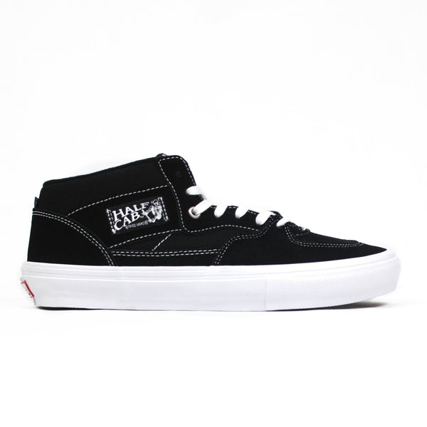 A pair of VANS SKATE HALF CAB BLACK / WHITE shoes with white laces.
