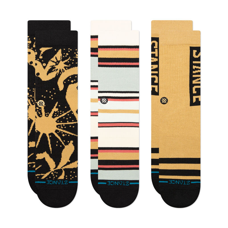 Three pairs of STANCE socks with different designs on them, perfect for any GREEN DAY fan. The vibrant patterns and colors will make you feel like it's 1994 all over again. These STANCE SOCKS DUNES 3 PACK BLACK/BROWN LARGE