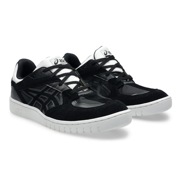 The ASICS GEL-SPLYTE BLACK/WHITE sneakers feature logos on the tongue and sides, FuzeGEL technology for comfort, and white textured soles, displayed on a plain background.