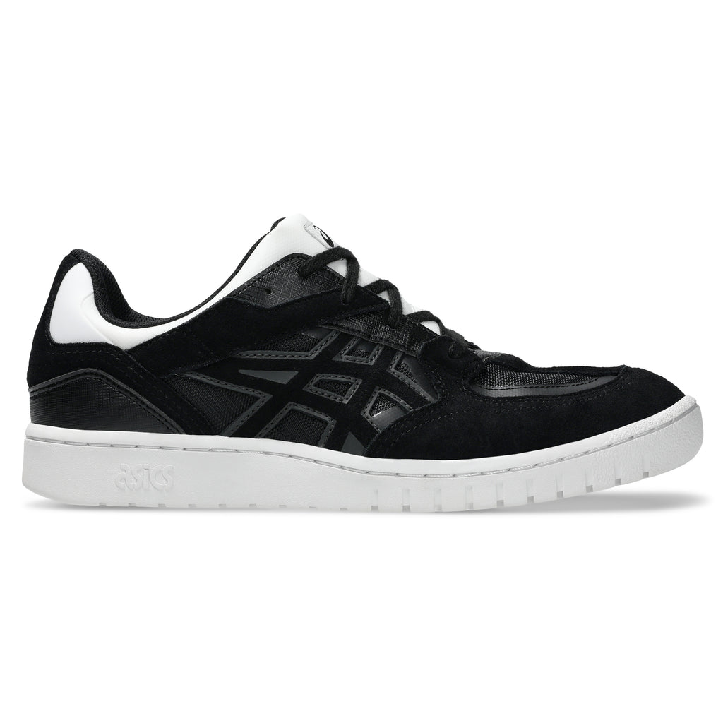 The ASICS GEL-SPLYTE BLACK / WHITE sneaker, featuring a low-cut design, has a white textured sole, black laces, and is enhanced with ASICS GEL-SPLYTE technology for added comfort.