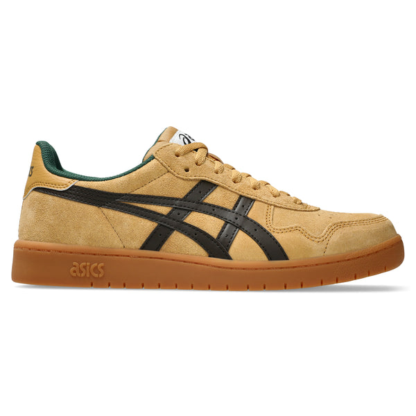 The ASICS JAPAN PRO WOOD THRUSH/BLACK COFFEE is a skateboarding shoe in tan with green trim, accented by black stripes and completed with a brown sole and a reflective finish for extra style.