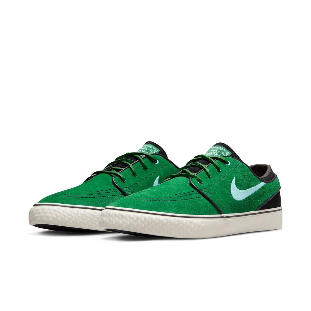 A pair of Nike SB Zoom Janoski OG+ sneakers in gorge green/action green with a white sole.