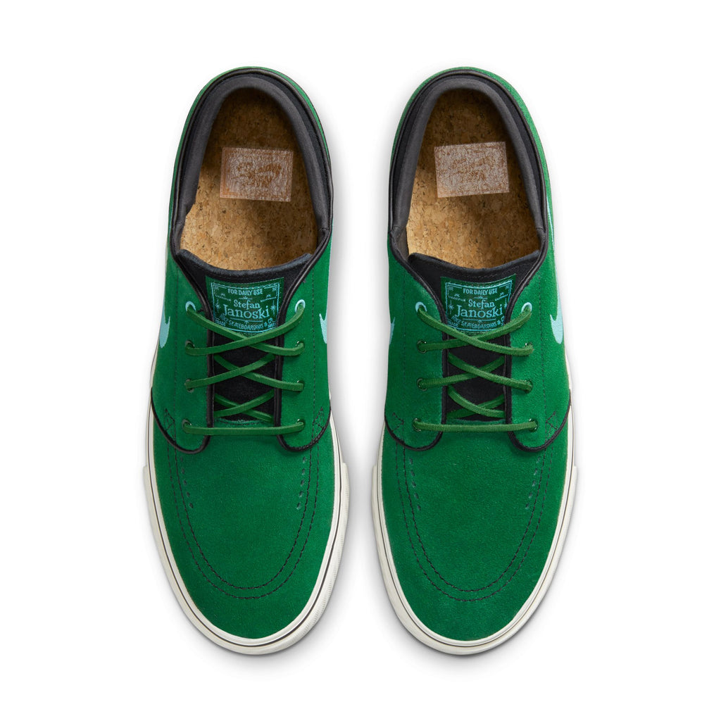 A pair of NIKE SB ZOOM JANOSKI OG+ GORGE GREEN / ACTION GREEN shoes with white soles.