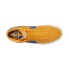 The NIKE SB BLAZER MID PRO GT UNIVERSITY GOLD / GAME ROYAL, designed by Grant Taylor, combines vibrant orange and blue colors. Featuring the iconic Nike Zoom technology, these shoes are perfect for skateboards.