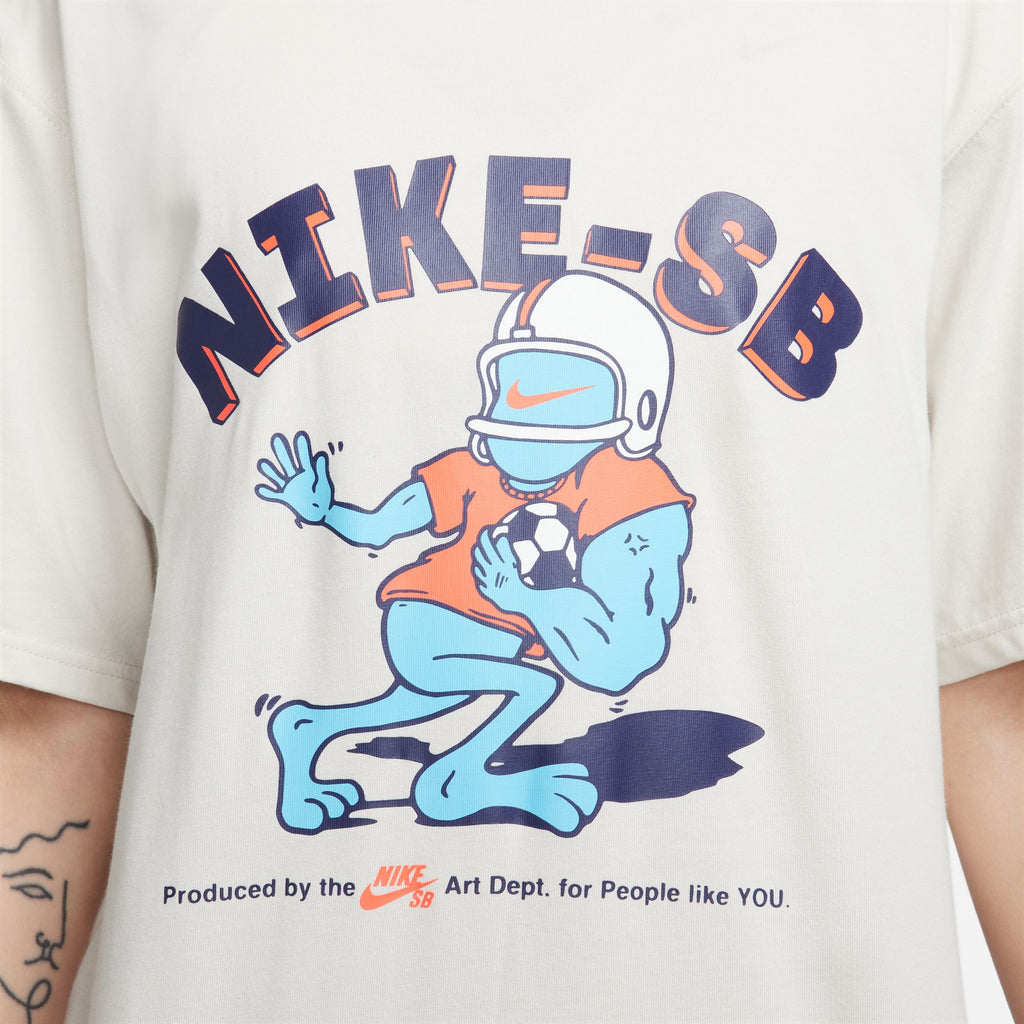 NIKE 'SPORTS GUY' SB SKATE TEE LIGHT BONE - the ultimate t-shirt for any sports guy.