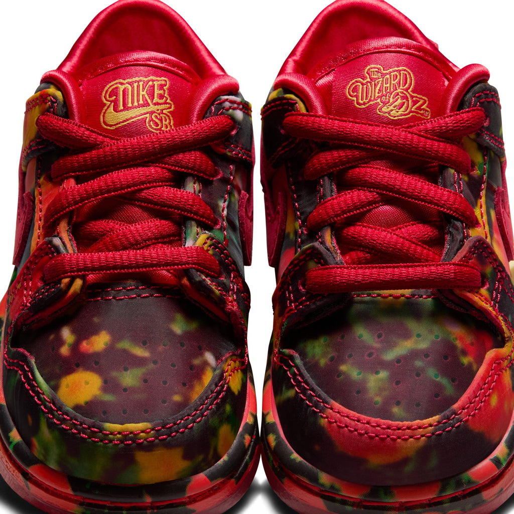 The NIKE SB DUNK LOW 👠💚 TODDLER sneakers by Nike feature colorful patterns, red laces, and unique toe-cap designs for added style on your skateboard adventures.