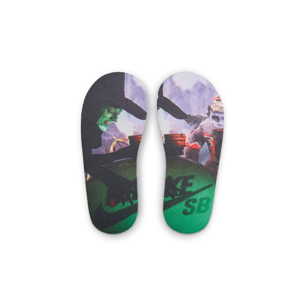The NIKE SB DUNK LOW 👠💚 TODDLER insoles feature colorful graphics with green and white characters, ideal for toddler shoes. The partially visible Nike SB logo is on a vibrant green background, capturing the playful spirit of skateboarding.