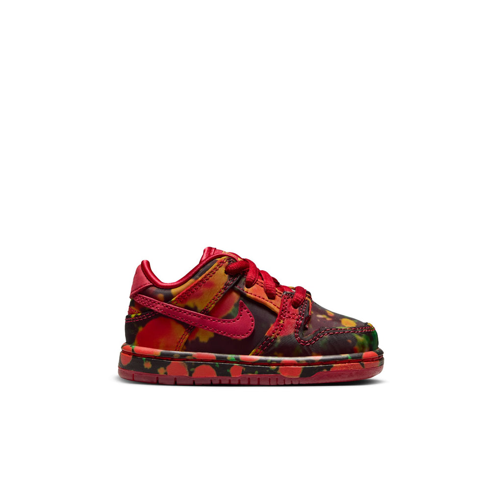 The NIKE SB DUNK LOW 👠💚 TODDLER sneakers by Nike feature a bold red and green camo design with vivid red laces and the iconic red swoosh, perfectly blending style and comfort for little skaters in training.