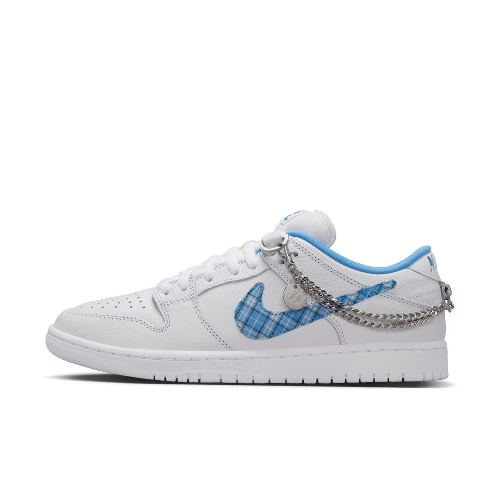 NIKE SB X NICOLE HAUSE DUNK LOW PRO sneaker, showcasing a blue plaid Nike swoosh against a white backdrop, adorned with a silver chain accessory around the heel and equipped with Air Zoom cushioning for exceptional comfort.