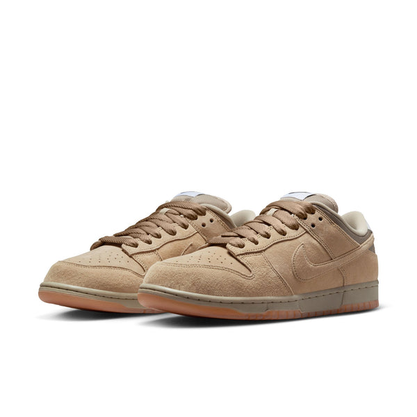 The NIKE SB DUNK LOW PRO B PARACHUTE BEIGE sneakers are low-top, tan-colored with brown soles, featuring the Nike logo and skate-specific upgrades.