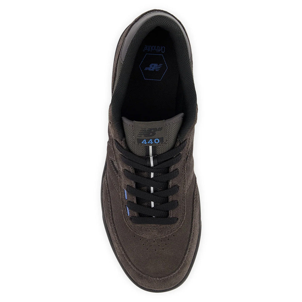 Top view of the NB NUMERIC 440 V2 BLACK CEMENT / BLACK skate shoe, featuring dark gray suede, black laces and interior, plus a blue "440" tongue label—ideal for everyday skaters.
