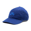 The NIKE SB CLUB HAT BLUE VOID / GAME ROYAL features a curved brim and lighter blue embroidered logo on the front. Made from soft cotton twill, it includes an adjustable back strap for a perfect fit.