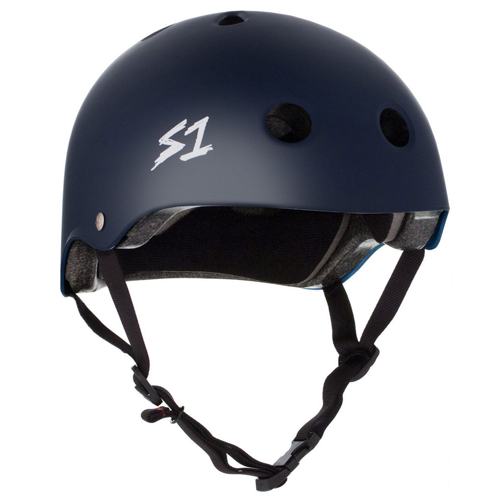 A navy helmet with black straps and a white S1 logo on the front.