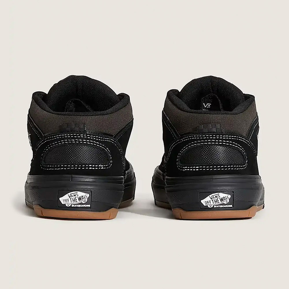 A pair of VANS SKATE HALF CAB WAFFLE CUP BLACK / ASPHALT sneakers, shown from the back, feature "Off the Wall" heel branding, brown Wafflecup outsoles, and PopCush insoles for all-day comfort.