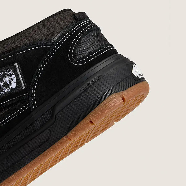 Close-up of the VANS SKATE HALF CAB WAFFLE CUP BLACK / ASPHALT by VANS, featuring white stitching, a gum Wafflecup outsole with "WAFFLECUP" text on the midsole, and PopCush insoles.