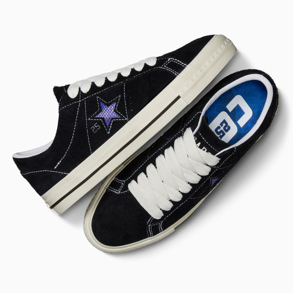 These black and purple CONVERSE x QUARTER SNACKS ONE STAR PRO sneakers feature a star on the side.