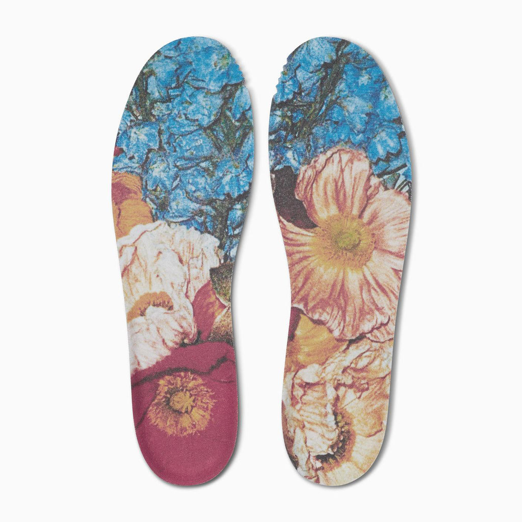 CONVERSE CONS introduces stylish shoe insoles with a floral design of blue, pink, and red flowers on white. Enhanced with soft CX cushioning for added comfort.