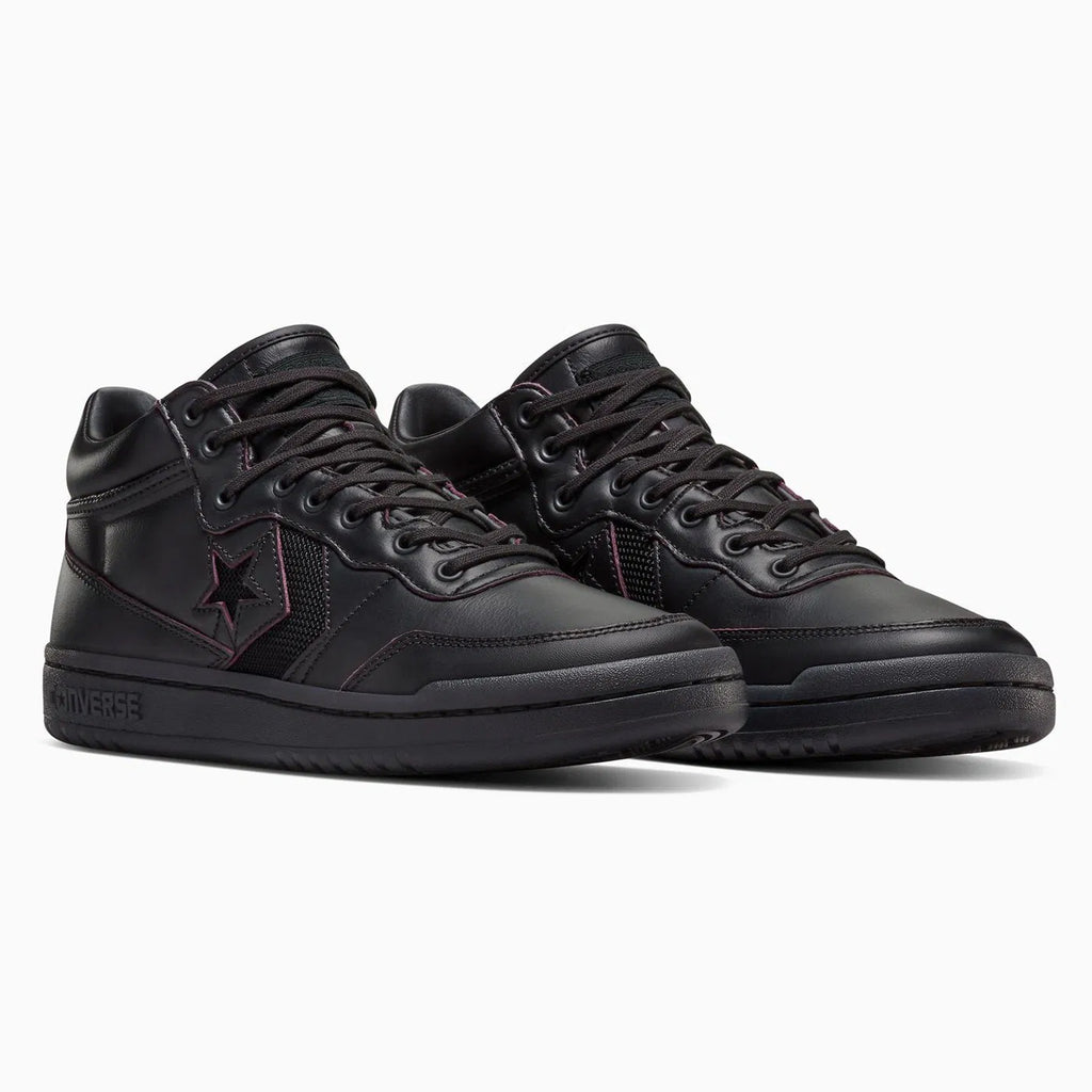 The CONVERSE CONS REMY TAVEIRA FASTBREAK PRO MID BLACK/BLACK sneakers are high-tops crafted from nubuck with laces and a subtle star design, featuring CX cushioning for superior comfort.