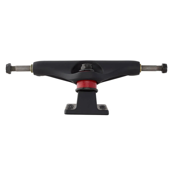 A polished black skateboard truck with red bushing, viewed from the front. This INDEPENDENT STD 139 BAR FLAT BLACK TRUCKS (SET OF TWO) by INDEPENDENT features a standard kingpin and axle.