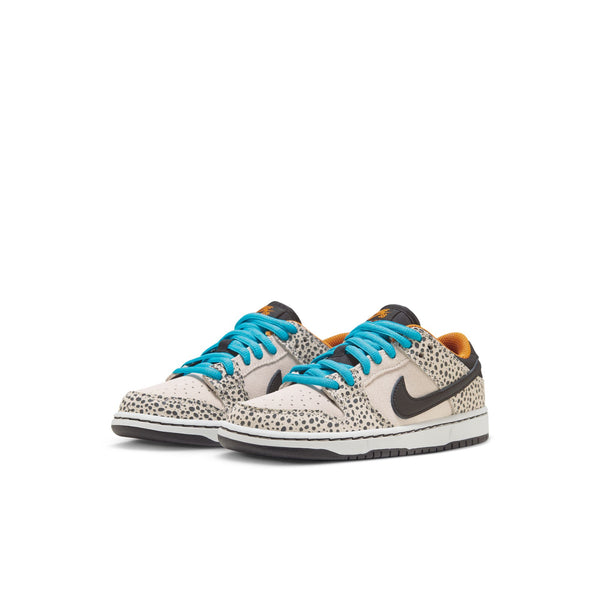 A pair of NIKE SB DUNK LOW PRO ELECTRIC PS PHANTOM/BLACK sneakers by Nike, featuring a white and black speckled design, blue laces, and a black swoosh logo.