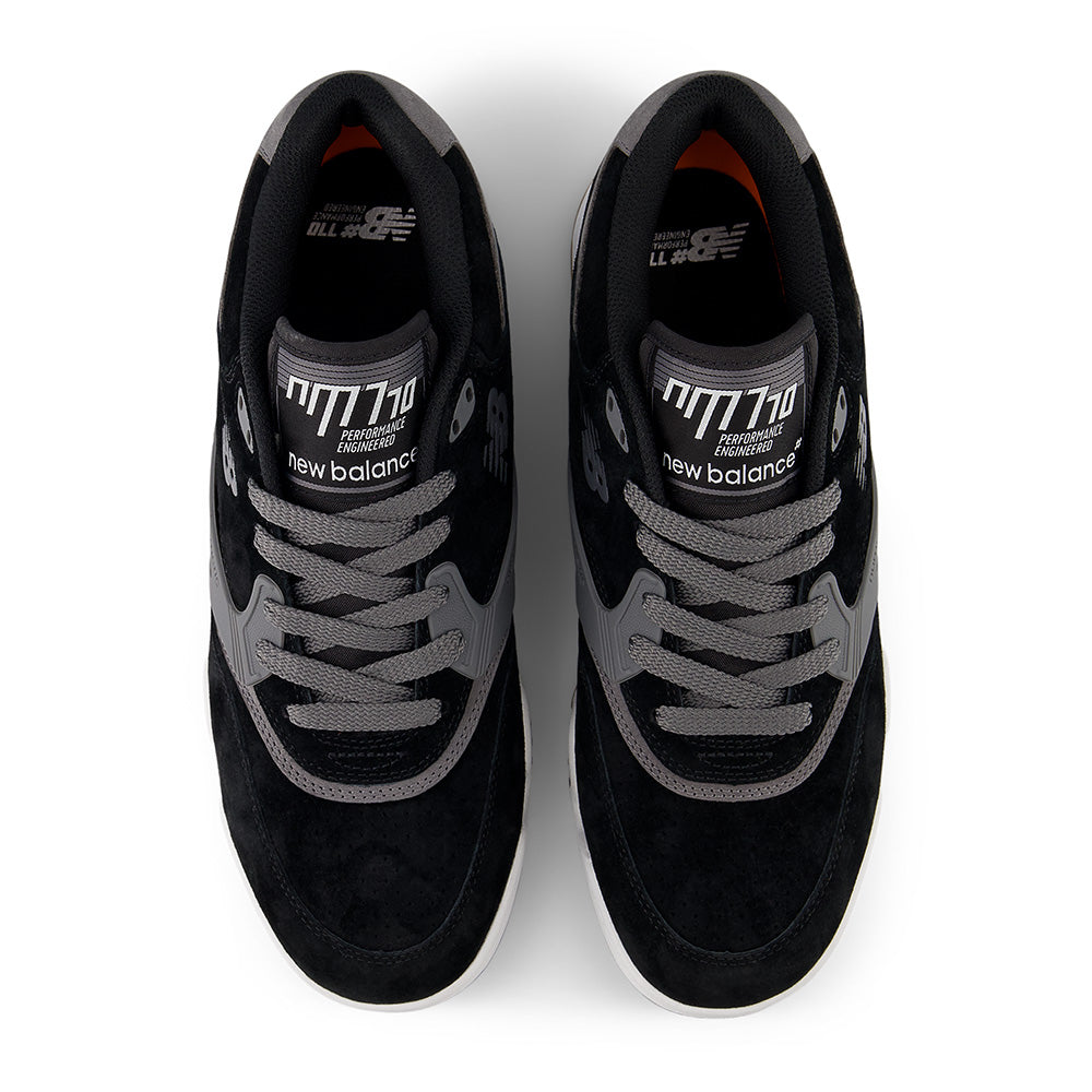 Top view of NB NUMERIC 770 skate shoes in black and grey with grey laces, white soles, and FuelCell foam, placed side by side on a white background.