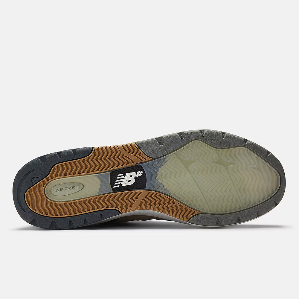 The image shows the outsole of the NB NUMERIC REYNOLDS 933 in Castlerock/Vintage Indigo, with gray, gum, and translucent rubber textures plus the NB logo—ideal for skate shoes featuring an ABZORB midsole for superior cushioning.