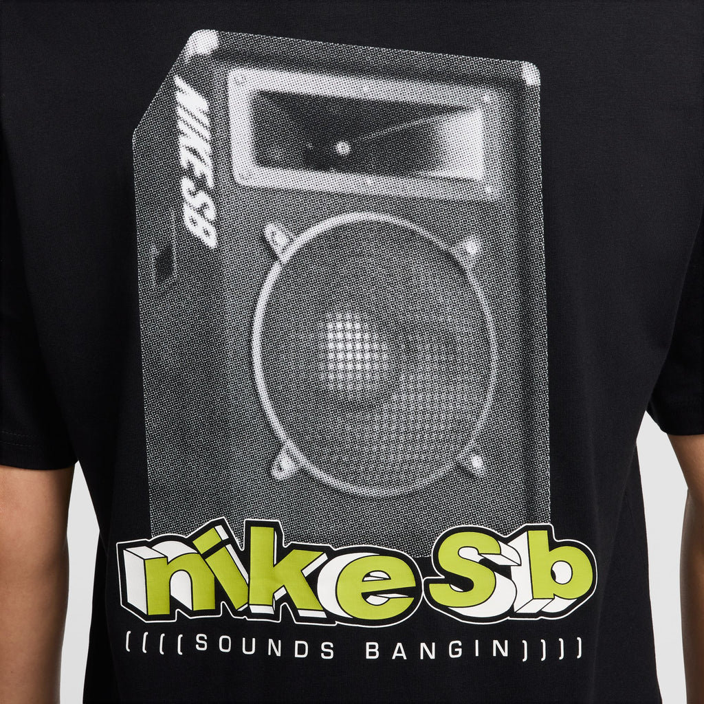 The NIKE SB SOUNDS BANGIN SKATE TEE BLACK by Nike features a large monochrome graphic of a speaker with "NIKE SB" above and "NIKE SB [SOUNDS BANGIN]]]" below in yellow and white text. Made from midweight cotton, this black tee blends style with comfort.