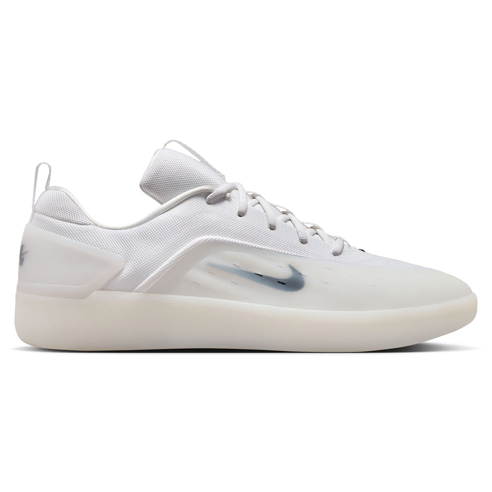 The NIKE SB NYJAH 4 WHITE / BLACK-WHITE-BLACK by Nike is a low-top sneaker with a white upper, black accents, and durable lightweight construction—ideal for skateboarding.