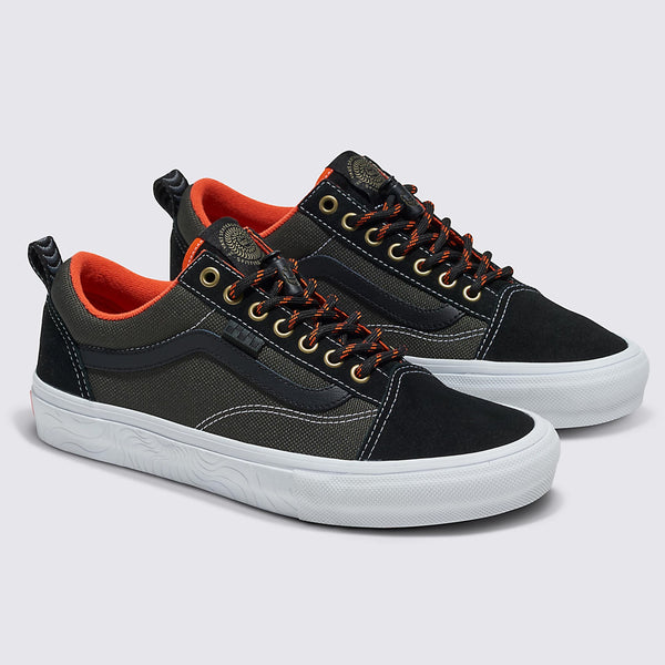 The VANS X SPITFIRE SKATE OLD SKOOL BLACK / FLAME shoes are a perfect combination of style and durability. These iconic skate shoes from VANS feature the classic design with a touch of modernity.
