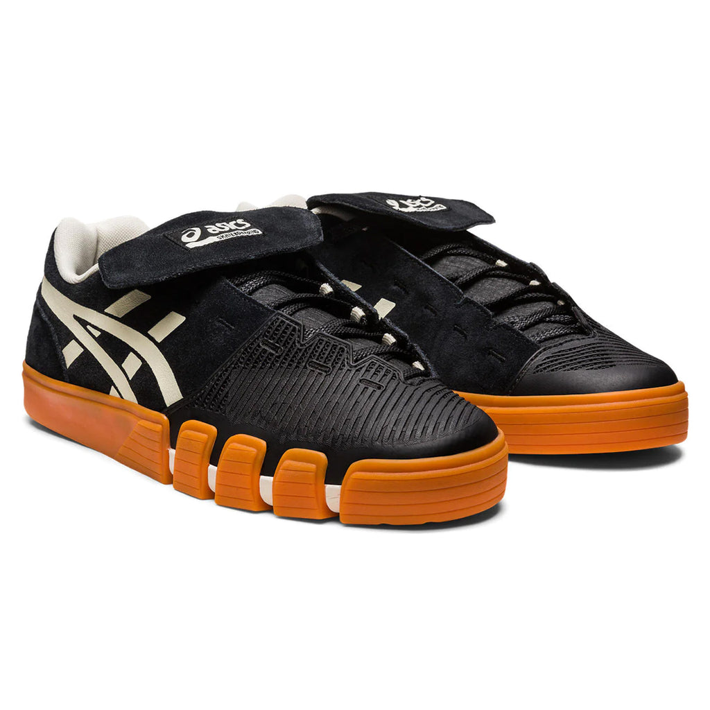 A pair of black and orange ASICS GEL-FLEXKEE PRO BLACK / BIRCH sneakers.