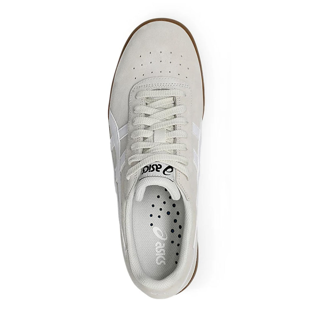 Top view of an ASICS GEL-VICKKA PRO CREAM/WHITE skateboard shoe with beige sole and laces, featuring black dot details and a logo on the tongue.