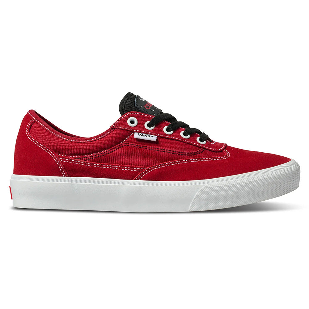 The VANS SKATE CURREN CAPLES RED / WHITE sneaker features white stitching, black laces, a white rubber sole, DURACAP reinforcement, and POPCUSH insoles, shown in a side view.