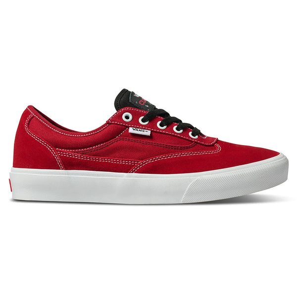 The VANS SKATE CURREN CAPLES RED / WHITE sneaker features white stitching, black laces, a white rubber sole, DURACAP reinforcement, and POPCUSH insoles, shown in a side view.