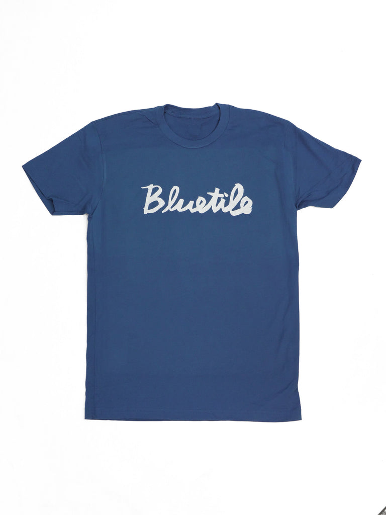 A BLUETILE CURSIVE T-SHIRT BLUE BELL / WHITE with the word bluestyle on it.
