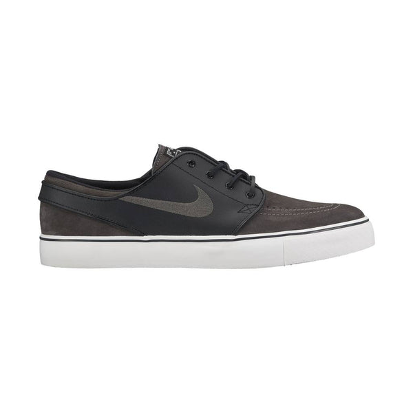 The NIKE SB STEFAN JANOSKI OG MIDNIGHT FOG / BLACK men's skateboarding shoe features a black and gray design, responsive cushioning, white rubber sole, side swoosh logo, and lace-up closure; shown in profile.