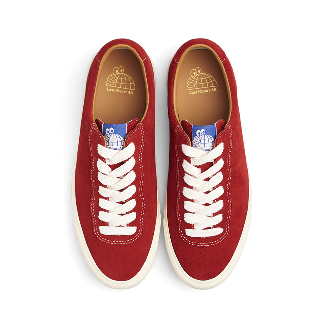 A pair of LAST RESORT AB VM001 OLD RED/WHITE sneakers, suitable for AB VM001 and featuring a classic old-school red/white design.