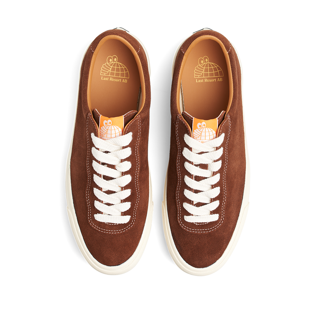 A pair of LAST RESORT AB VM001 CHOC BROWN / WHITE sneakers from Last Resort AB with white laces.