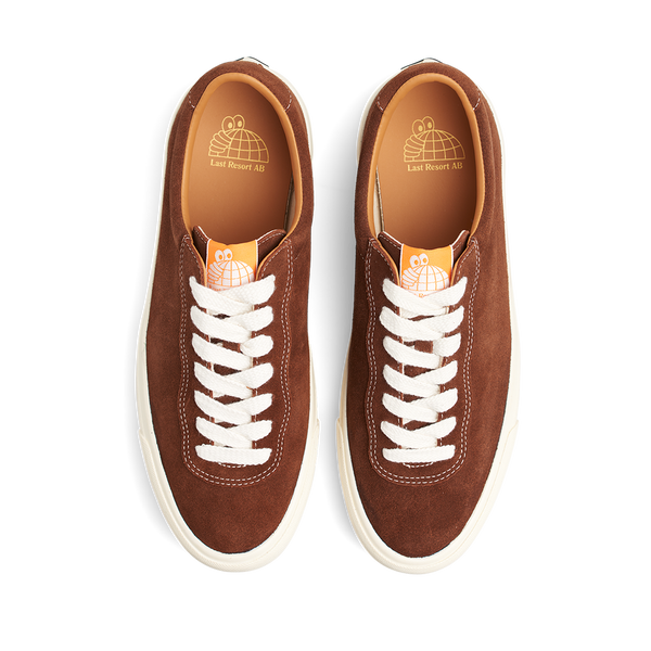 A pair of LAST RESORT AB VM001 CHOC BROWN / WHITE sneakers from Last Resort AB with white laces.