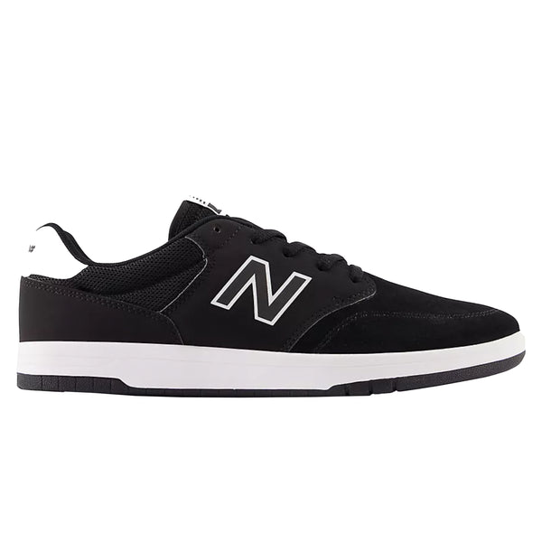 A black and white NB Numeric 425 shoes.