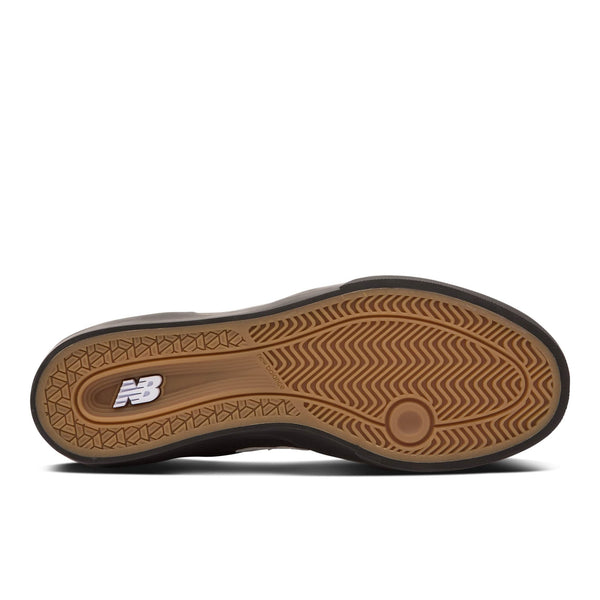 The back of a NB NUMERIC 272 BLACK/WHITE shoe with a brown sole from the NB NUMERIC collection.