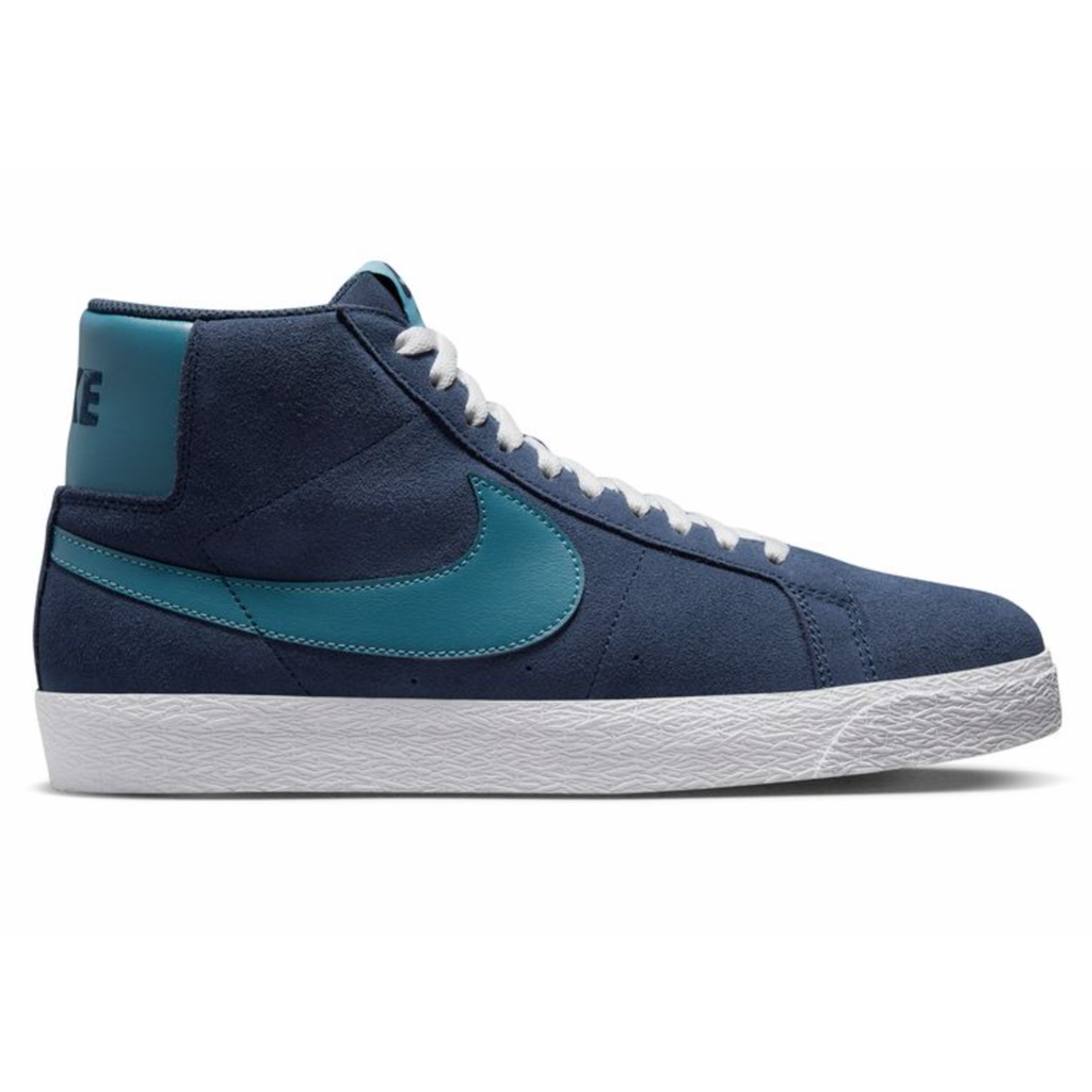 A pair of NIKE SB BLAZER MID MIDNIGHT NAVY / NOISE AQUA sneakers with white soles.