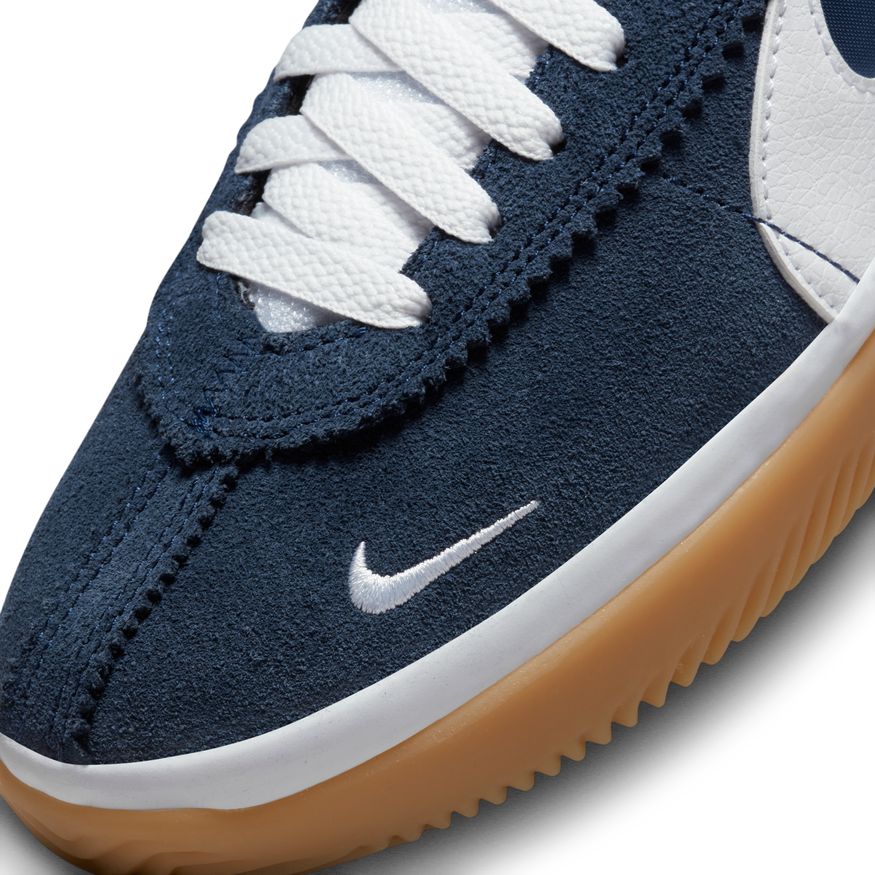 The navy Nike SB BRSB NAVY / WHITE / UNIVERSITY RED with a gum sole.