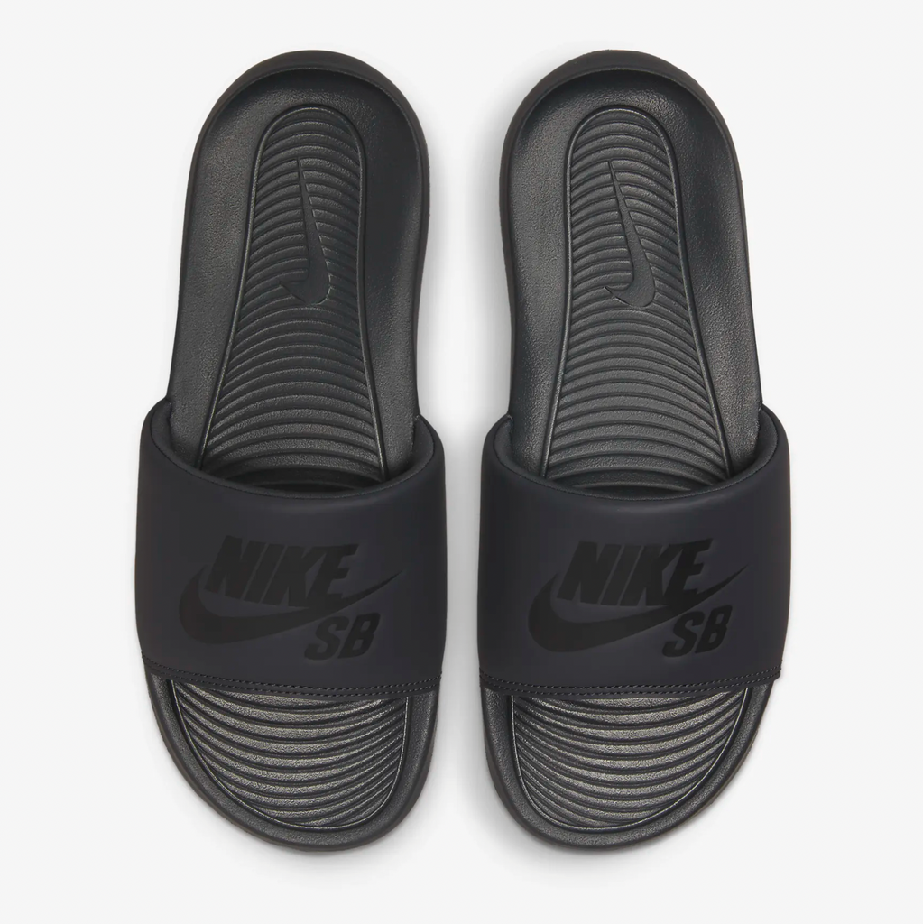 A pair of black Nike SB Victor One Slide SB Anthracite / Black.